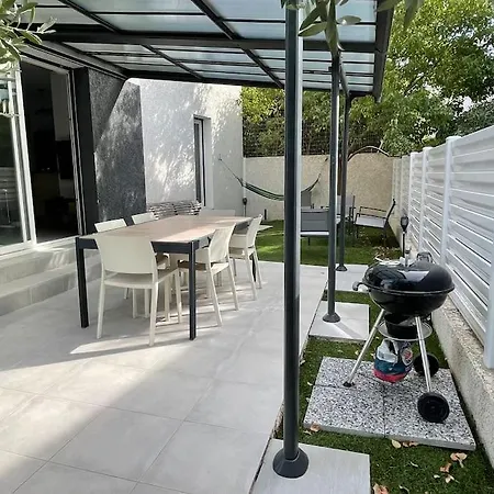 Duplex De 80m2 , Jardin Arbore, 10 Min Des Plages Apartment *
